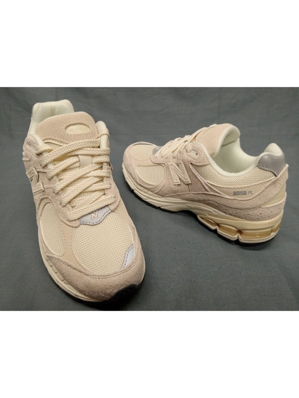 New Balance 2002R Running Sneakers M2002RCC Beige Women's Size 6.5 NEW NO BOX!